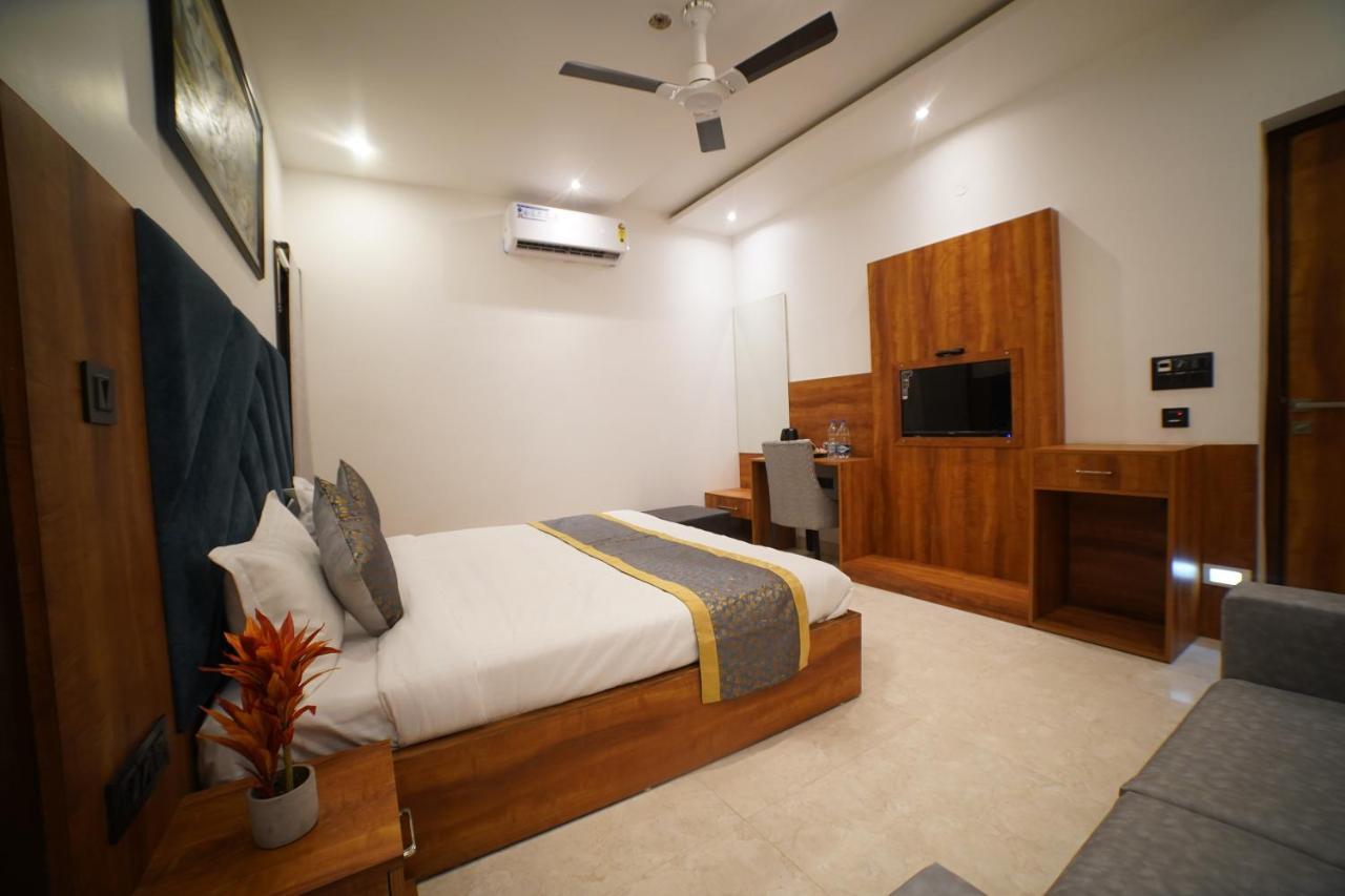 Hotel Elite - 5 Mins From Golden Temple Amritsar Exteriör bild